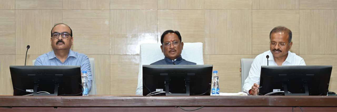 Chhattisgarh | मुख्यमंत्री की मैराथन बैठक, ई-ऑफिस से बढ़ी पारदर्शिता, बायोमैट्रिक अटेंडेंस लागू
