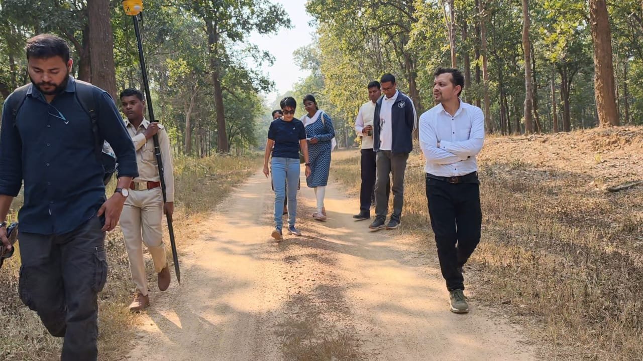 Chhattisgarh | प्रशिक्षु आईएफएस अधिकारियों को मिला डीज़ीपीएस सर्वे एवं वन्यजीव प्रबंधन का व्यवहारिक प्रशिक्षण