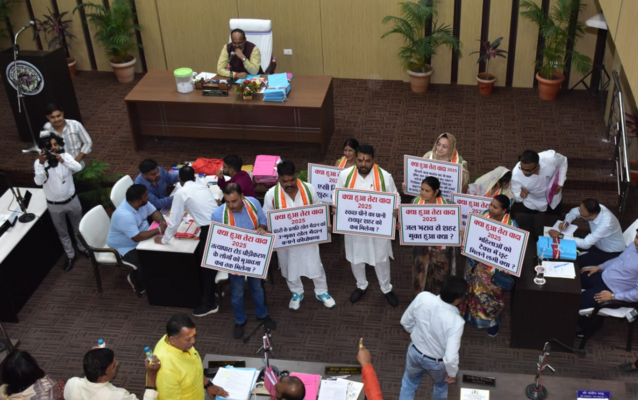 Chhattisgarh | प्रश्नकाल में ही कांग्रेस-बीजेपी भिड़े, पोस्टर और नारेबाजी से ठप हुई बैठक