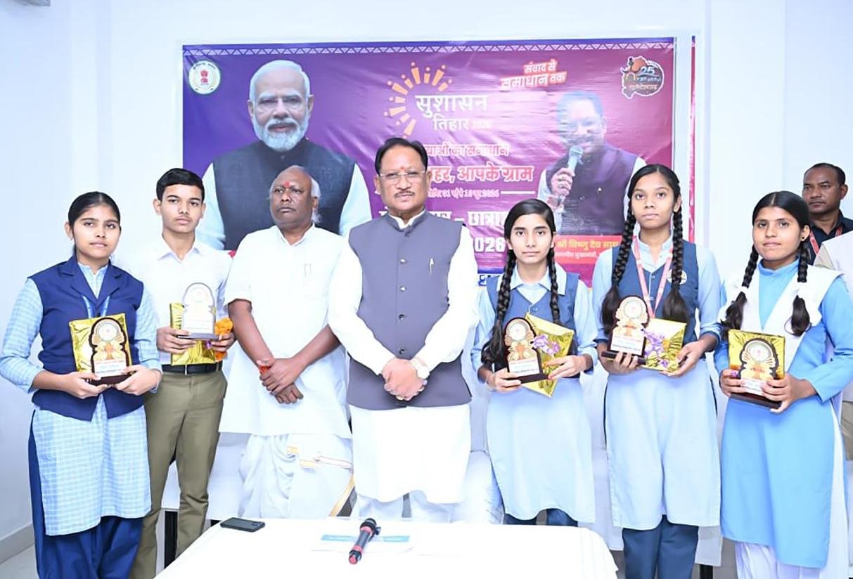 Chhattisgarh | टॉपर्स से साय की सीधी बात!