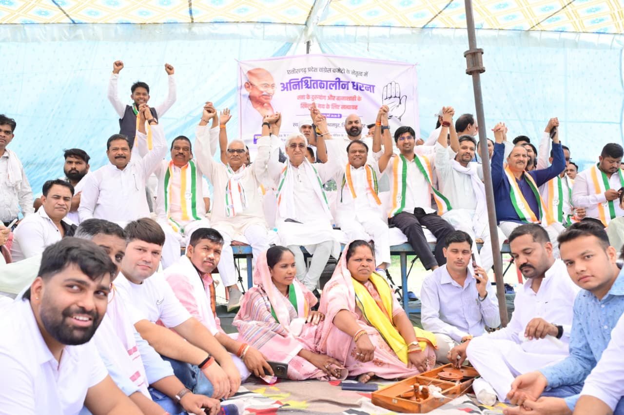 Chhattisgarh | टीएस सिंहदेव और दीपक बैज रातभर थाने के बाहर बैठे रहे…