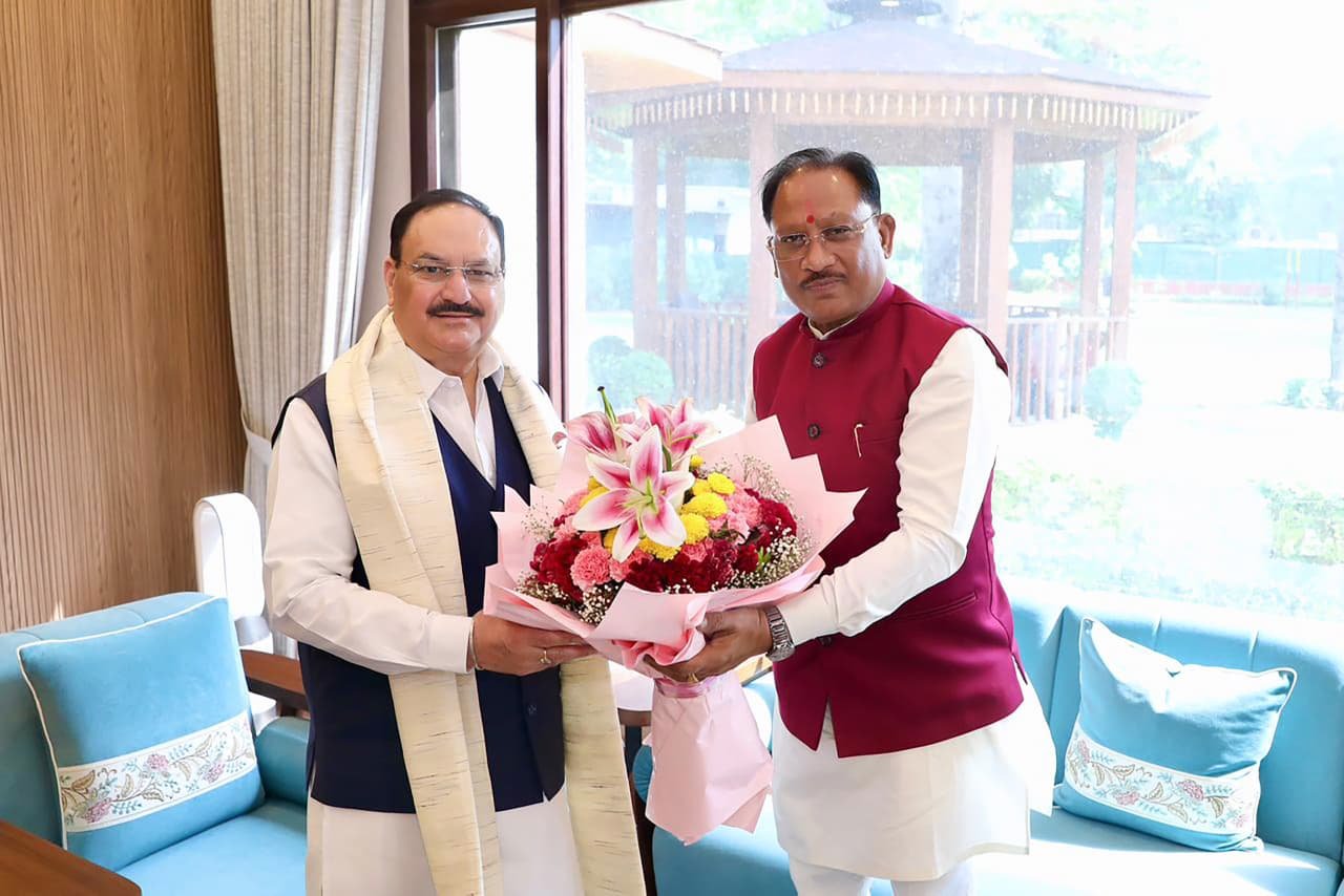 Chhattisgarh | केंद्रीय स्वास्थ्य मंत्री जेपी नड्डा से मिले मुख्यमंत्री विष्णुदेव साय, स्वास्थ्य सेवाओं और किसानों के लिए खाद-बीज उपलब्धता पर हुई विस्तृत चर्चा