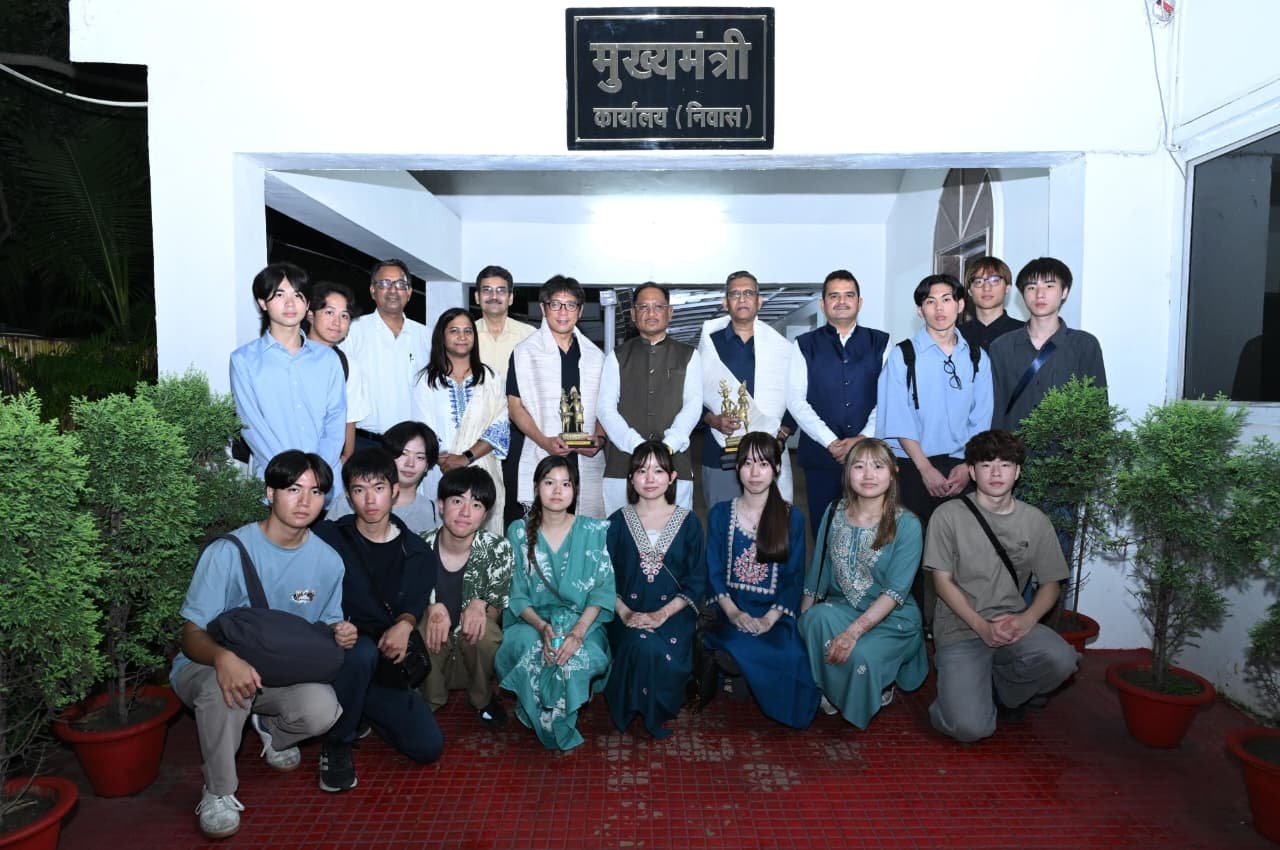 Chhattisgarh | मुख्यमंत्री ने जापानी विद्यार्थियों से किया आत्मीय संवाद 